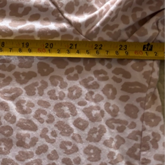 Rae Dunn long sleeve tan cheetah print sweatshirt size 1X - Picture 9 of 13